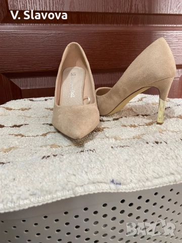 Обувки с ток, снимка 2 - Дамски обувки на ток - 52445834