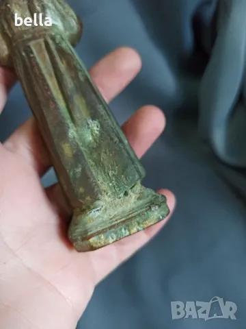 СТАРА БРОНЗОВА ПЛАСТИКА НА МОЛЕЩ СЕ ,ЗАПАЗЕН ВИД , снимка 3 - Антикварни и старинни предмети - 48868822