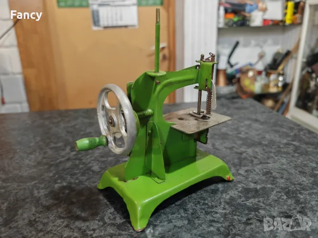 Стара детска играчка шевна машина 60 те, снимка 6 - Колекции - 47272466