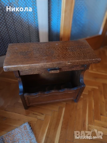 Стойка за вестници 