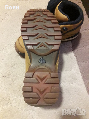 Туристически обувки NIKE ACG, снимка 5 - Дамски апрески - 44717676