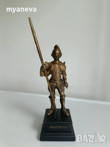 Рицар в пълно бойно снаряжение, бронзова статуетка., снимка 4 - Статуетки - 53562471