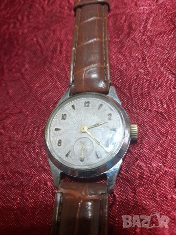 Стар механичен часовник, снимка 11 - Антикварни и старинни предмети - 36402227