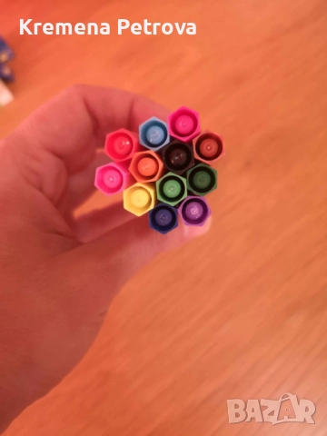 Детски комплект за рисуване с много формички от дърво с книжка и фулмастри, снимка 4 - Рисуване и оцветяване - 52059772