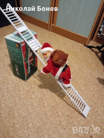 Пеещ дядо Коледа на стълба, снимка 1