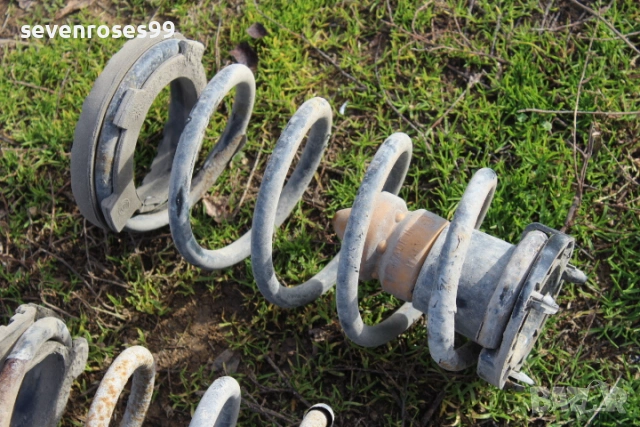 Пружина задна лява дясна с тампони Фиат Пунто 2 2001 1.2i 60 Fiat Punto 2  2/3врати комплект, снимка 2 - Части - 53193980