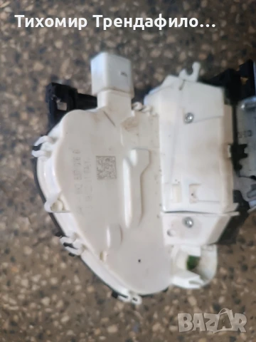 брава за ауди а4 22г 8X2 837 016D AUDI A4 B9 Front Right Door Lock RHD 8X2837016D, снимка 4 - Части - 50641104