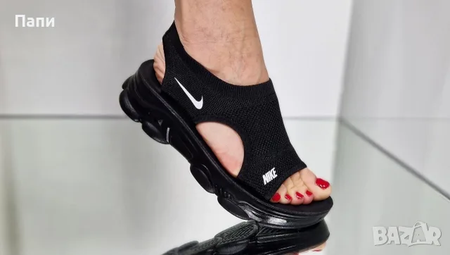 Дамски ластични сандали Nike в черно , снимка 2 - Сандали - 56171443