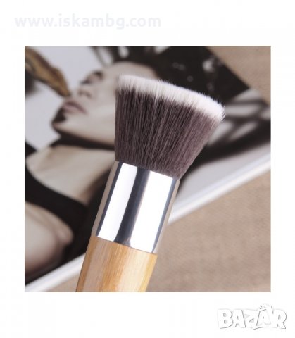 ПЛОСКА И ОВАЛНА ЧЕТКА ЗА НАНАСЯНЕ НА ПРАХООБРАЗЕН И МИНЕРАЛЕН ГРИМ - код 1569