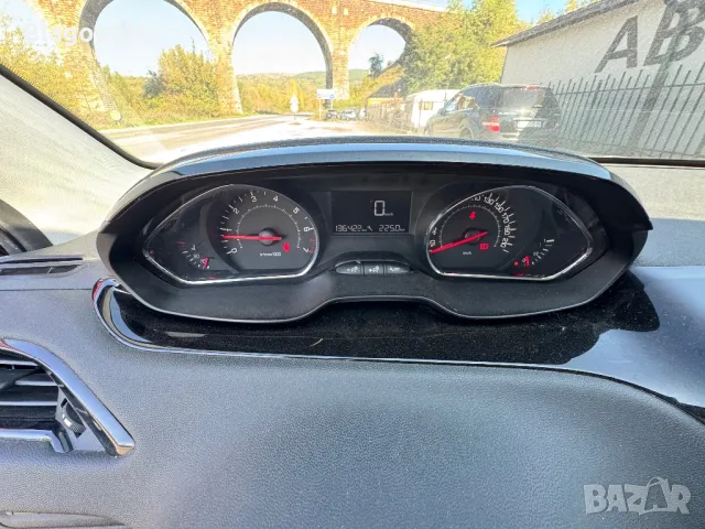 Peugeot 208 1.0i 68hp ZM01 НА ЧАСТИ, снимка 9 - Автомобили и джипове - 47841134