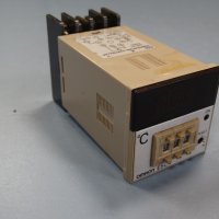 Термоконтролер OMRON E5 C4, снимка 1 - Резервни части за машини - 34451356