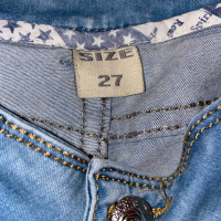 Дънкови къси панталони  с пайети , снимка 4 - Къси панталони и бермуди - 36318892