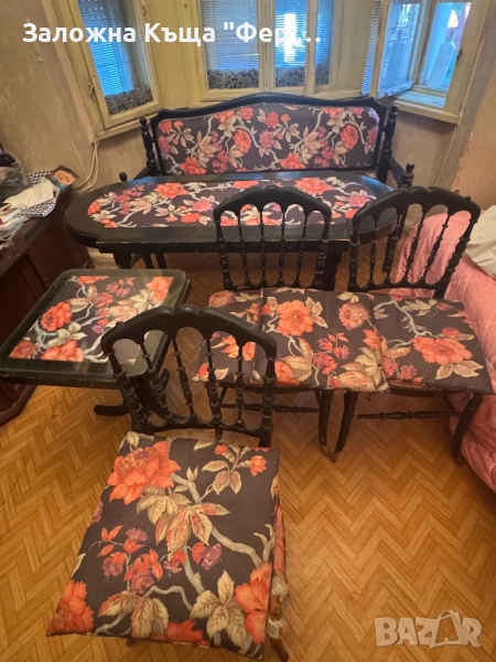 Антична холна гарнитура с две маси, снимка 1