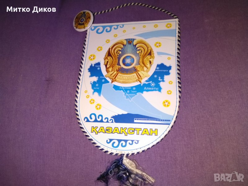 Флагче Казахстан футболно със значка, снимка 1