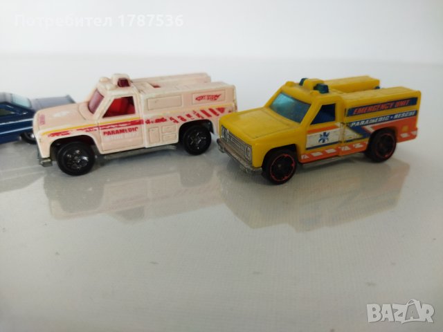 Четири малки колички ,hot wheels парамедик  1974-12лв ,,hot wheels 2014. -9 лв ,, бус siku фолксваге, снимка 8 - Колекции - 41228145