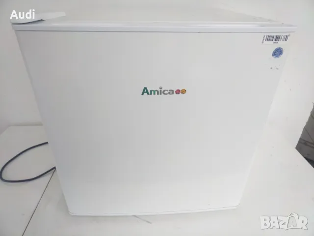 Хладилник тип мини бар AMICA Общ полезен обем 47 литра. Хладилна камера с обем 42. Фризер 4л