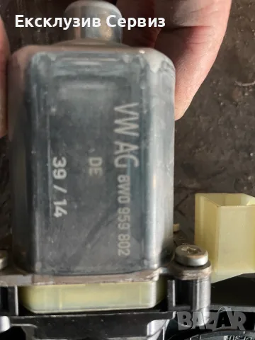 Моторче за стъклоповдигач преден ляв Audi 8W0959802, снимка 2 - Части - 56248144