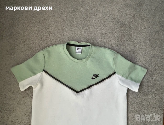 Nike tech t shirt M, снимка 2 - Тениски - 50757884