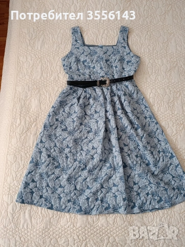 Рокля с колан на кръста