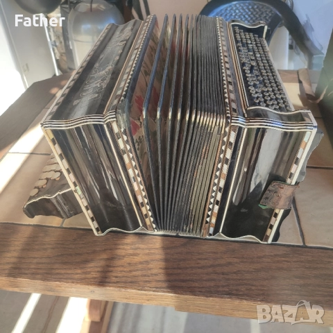 Колекционерски ретро акордеон Maximilien Vichoff, снимка 13 - Акордеони - 51787016