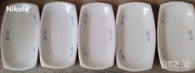 Пет малки порцеланови подноса