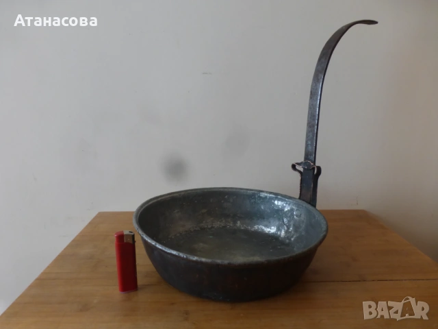 Стар меден тиган с надпис 1933 г