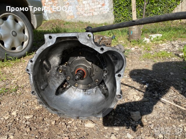 Автоматична четири степенна скоростна кутия Мицубиши Паджеро 1 2,5TD Mitsubishi Pajero 92JP70059, снимка 2 - Части - 40662287