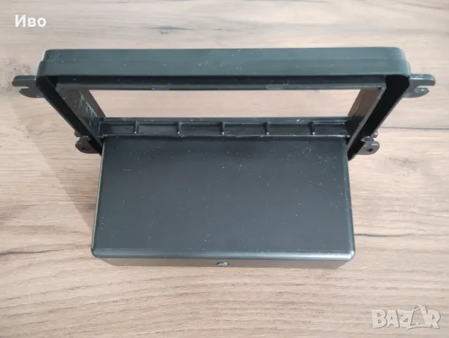 Рамка за табло VW Golf 5 2003г., снимка 3 - Аксесоари и консумативи - 48592326