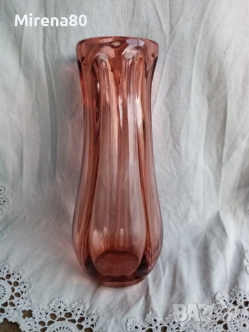 Арт ваза розово стъкло