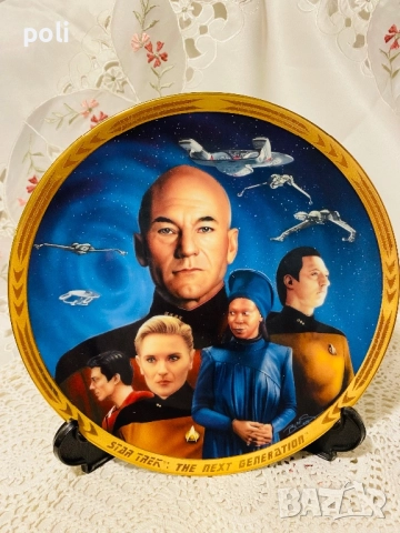 порцеланова чиния за стена 