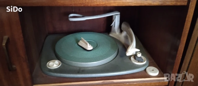 Радио грамофон Лира10 от 1969г, снимка 3 - Грамофони - 50710775