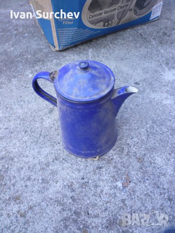 ЕМАЛИРАНА КАНА СЪС КАПАК ЗА ТОПЛА ВОДА ОТ СОЦА 2,5 ЛИТРА