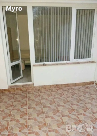 AZZARO 2-Нова самостоятелна стая за двама в идеален център СРЕЩУ ПЛАЖА, снимка 2 - Квартири, нощувки - 53758163