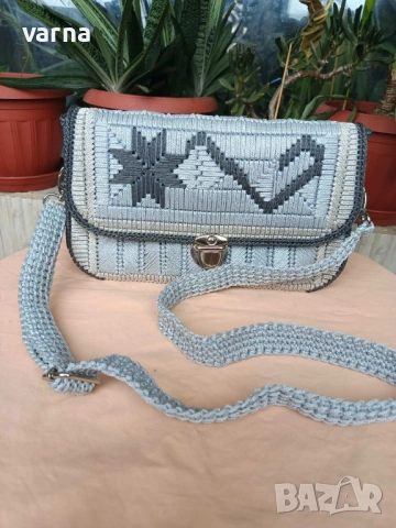 Ръчно плетена дамска чанта, снимка 2 - Чанти - 51860092