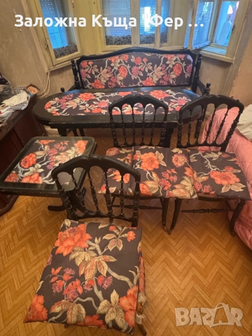 Антична холна гарнитура с две маси