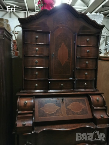 Старинно писалище с надстройка 