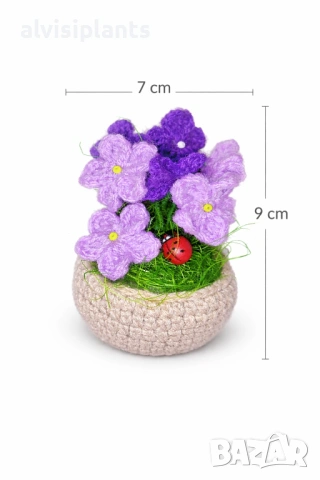 Ръчно плетена мини кашпа с цветя – 9 см височина