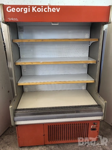 отворена хладилна витрина плюсова