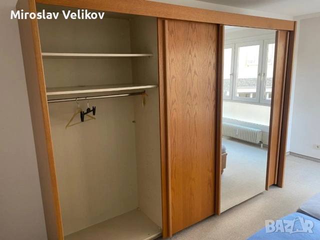 Трикрилен гардероб с плъзгащи врати в добро състояние , снимка 3 - Гардероби - 53470008