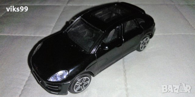 Bburago Porsche Macan 1:43 black, снимка 2 - Колекции - 38825888