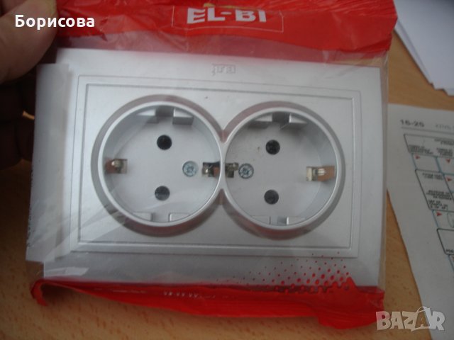 Продавам двоен контакт.