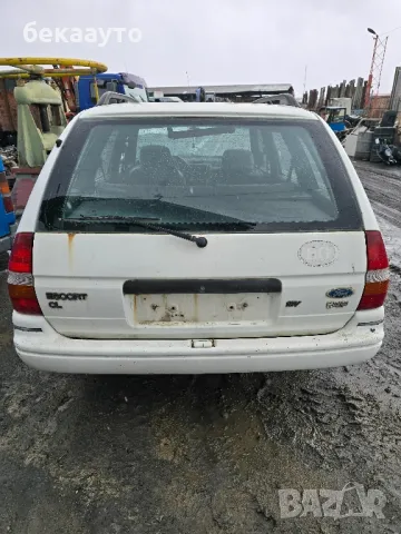 Форд 1.8 Части, снимка 3 - Автомобили и джипове - 48479649