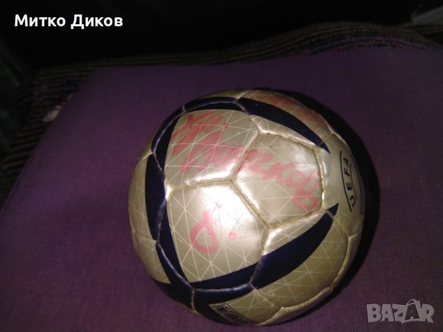 Малка топка нова не спада маркова на Адидас 2005г подписана от Христо Стоичков?, снимка 3 - Футбол - 40726001