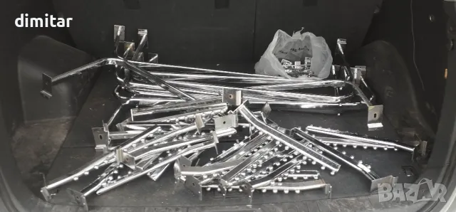 Стенни магазински закачалки за дрехи