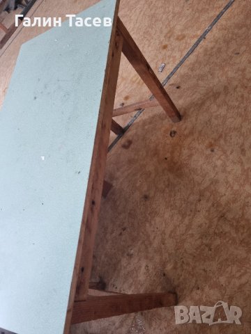 Продавам маси и столове