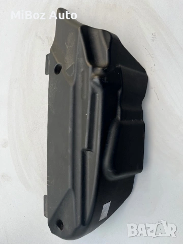 Капак двигател БМВ Е90 91 92 93 BMW, снимка 3 - Части - 53117055