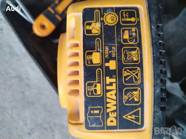 Винтоверт DEWALT Комплект:  боди, зарядно,  батерия 14.4V, куфар. Бонус 7 броя свредла за бетон, снимка 7 - Винтоверти - 41422602