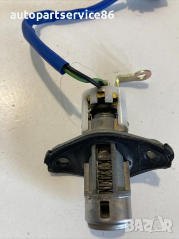 Цилиндър на ключалката на задния капак за KIA Sportage 2.7 (2007), снимка 2 - Части - 53429357