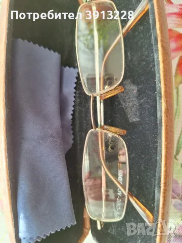 Очила с един диоптър късогледство. 