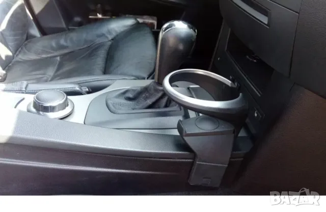 Поставка за чаша за BMW E60 / E61 (2005–2010) – до скоростния лост, снимка 2 - Аксесоари и консумативи - 50263743